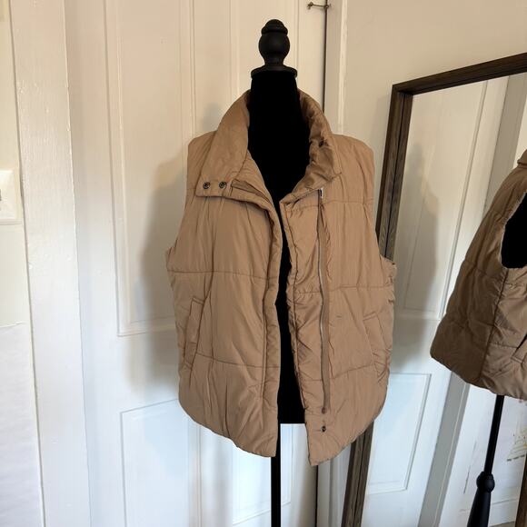 Beige Tan Puffer Vest Women's Size Large - Worn Once - Picture 2 of 5